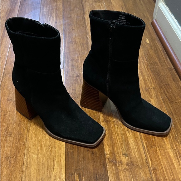 Crown Vintage Black Block Heeled Boots - Picture 2 of 9